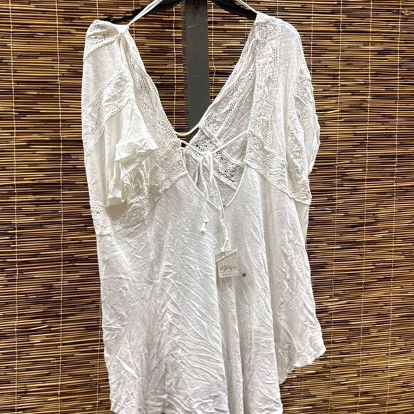Free People Women's Tunics Ivory - Ivory Crochet Way Out There Button-Front Asym - Picture 3 of 3